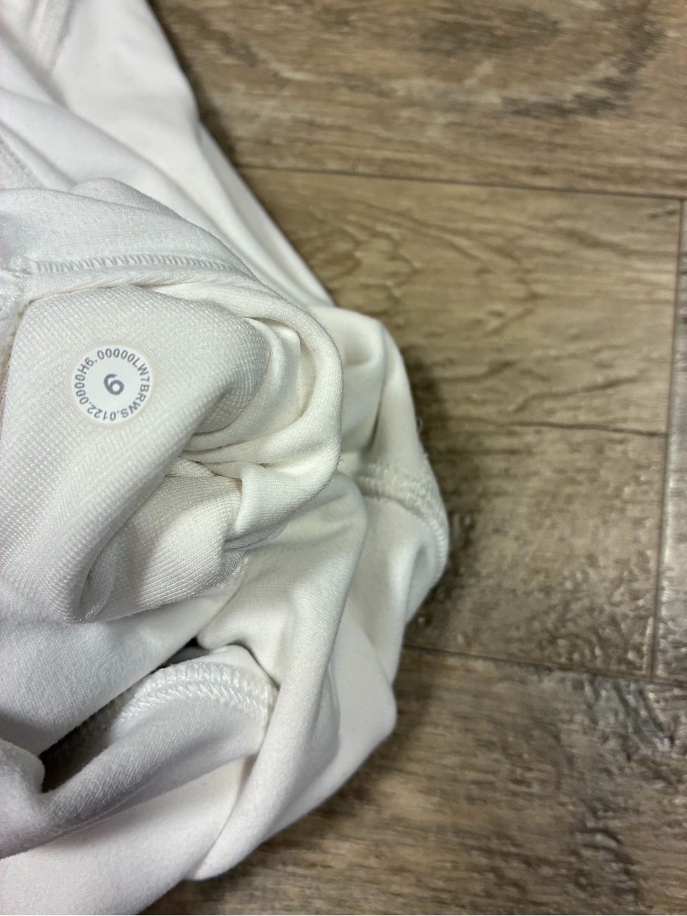 Lululemon Aligh 6” high rise shorts - Picture 9 of 9